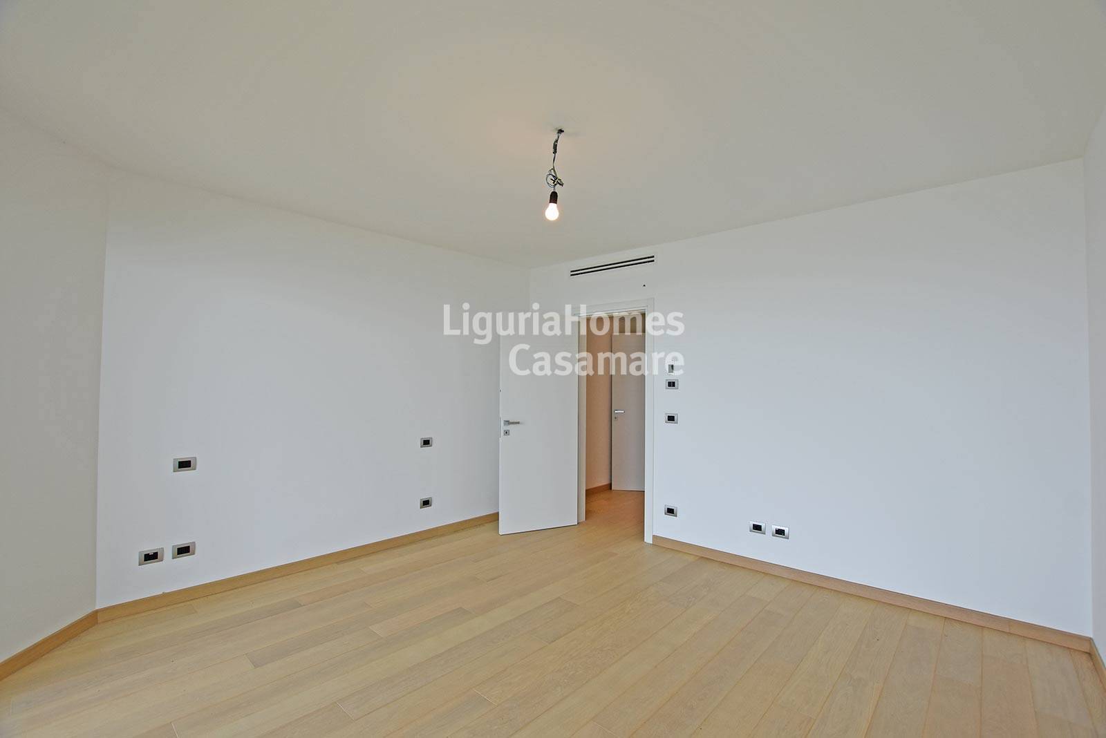 2 Bed Apartment, Corso Mazzini, Sanremo — Photo 4 (Sanremo, Liguria)