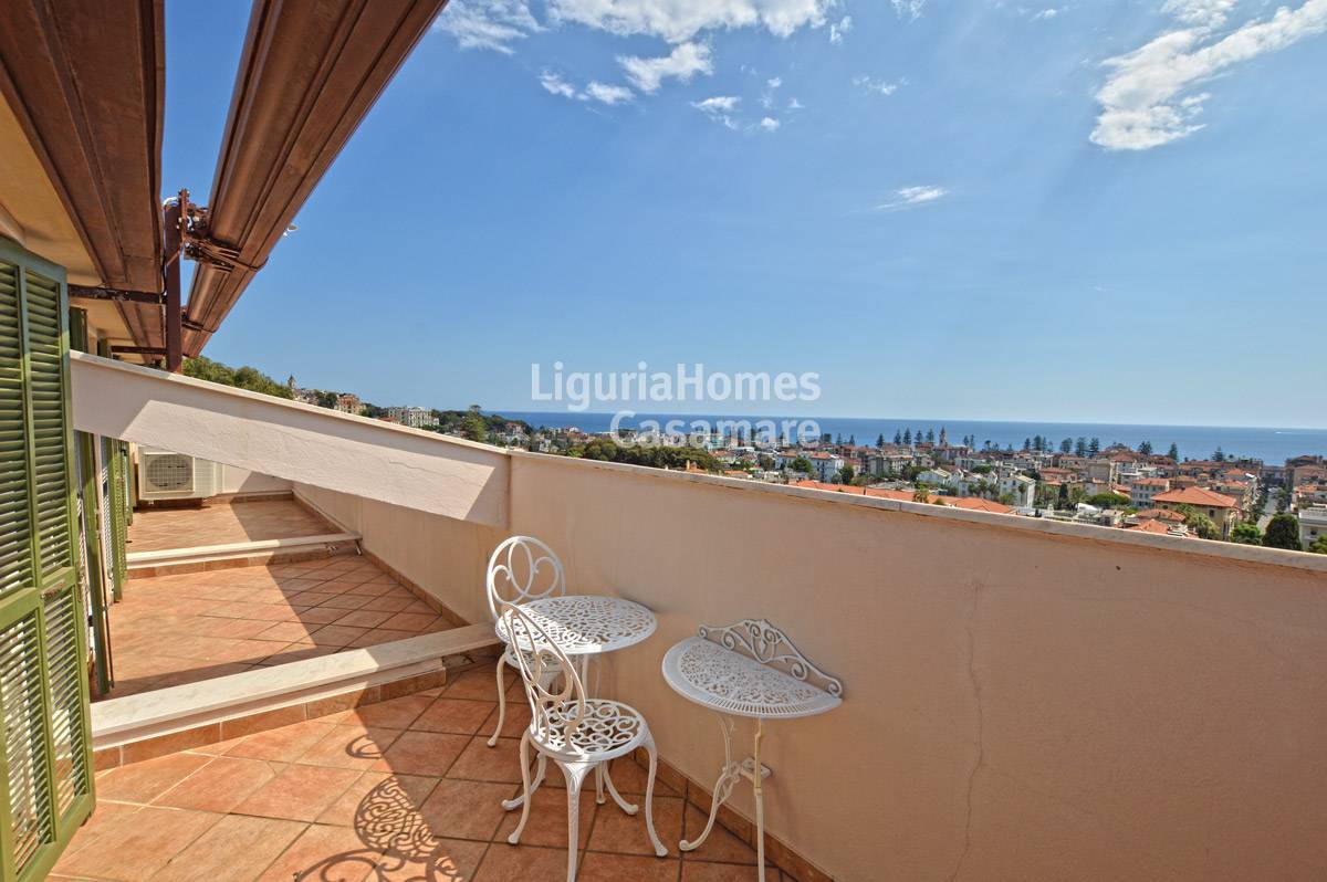 5 Bed Apartment, Via Romana, Bordighera — Photo 2 (Bordighera, Liguria)