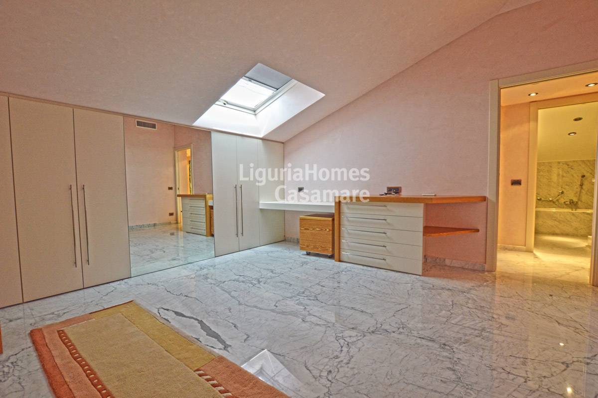 5 Bed Apartment, Via Romana, Bordighera — Photo 6 (Bordighera, Liguria)