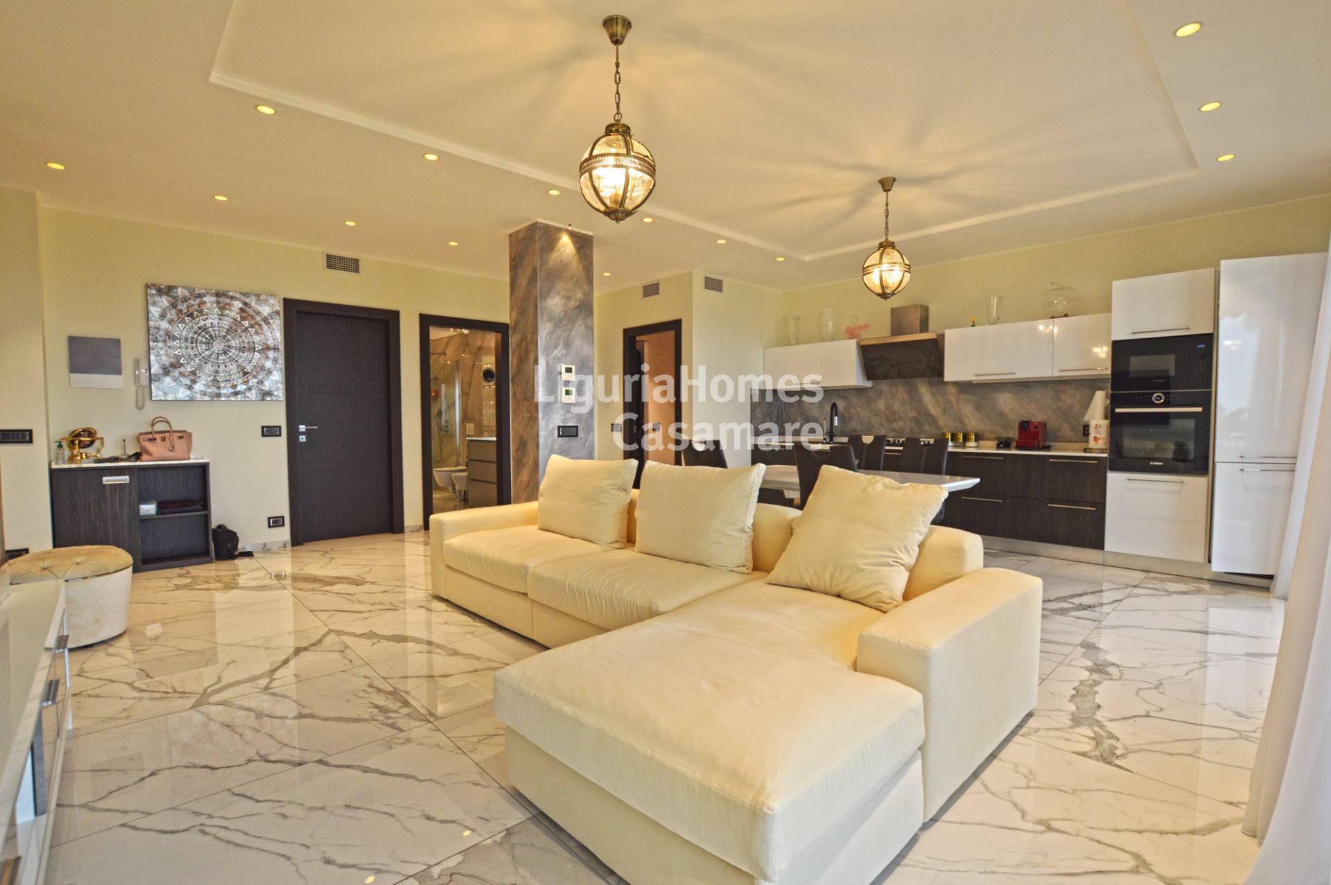 2 Bed Renovated Conca d’Africa Apartment, Via Virgilio, Bordighera