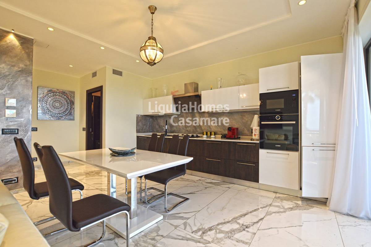 2 Bed Apartment, Via Virgilio, Bordighera — Photo 3 (Bordighera, Liguria)