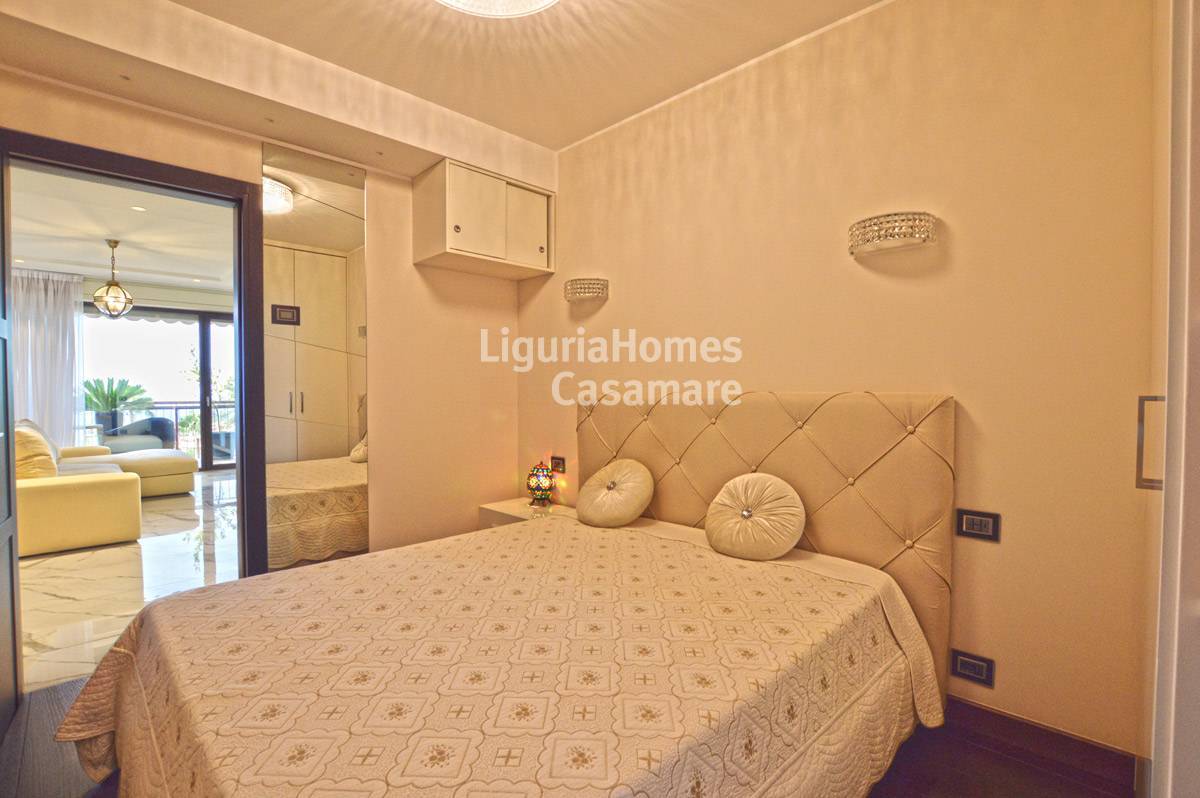 2 Bed Apartment, Via Virgilio, Bordighera — Photo 8 (Bordighera, Liguria)