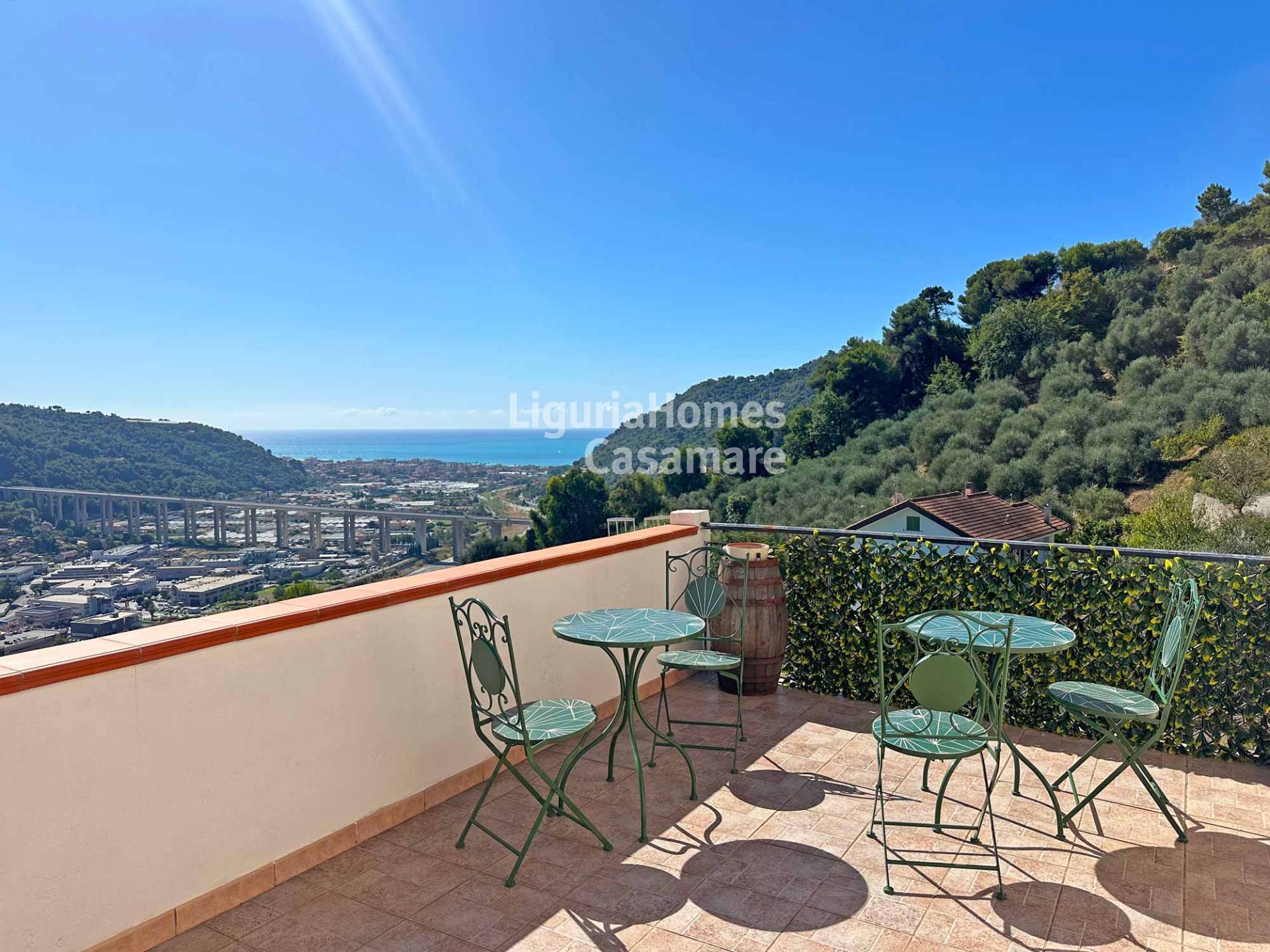 2 Bed Apartment, Via Sant Anna, Camporosso — Photo 2 (Camporosso, Liguria)