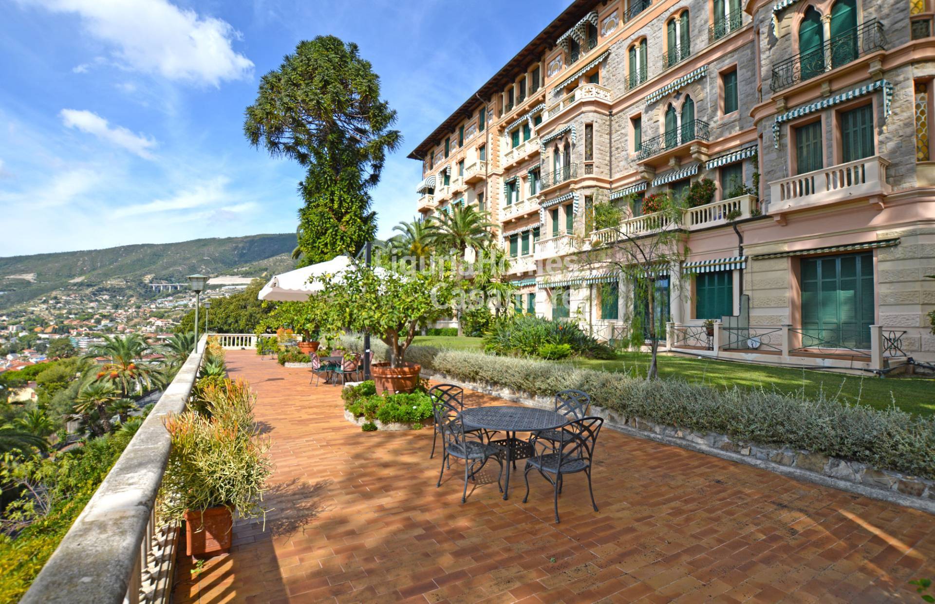 4 Bed Period Palazzo Penthouse, Via Cavour, Ospedaletti
