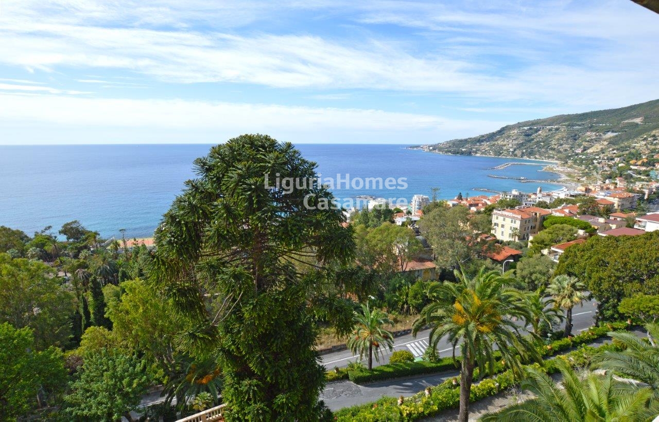 4 Bed Penthouse Apartment, Via Cavour, Ospedaletti — Photo 2 (Ospedaletti, Liguria)