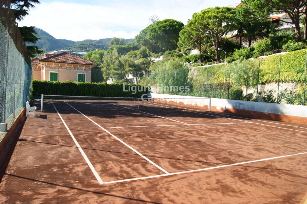 4 Bed Penthouse Apartment, Via Cavour, Ospedaletti — Photo 9 (Ospedaletti, Liguria)