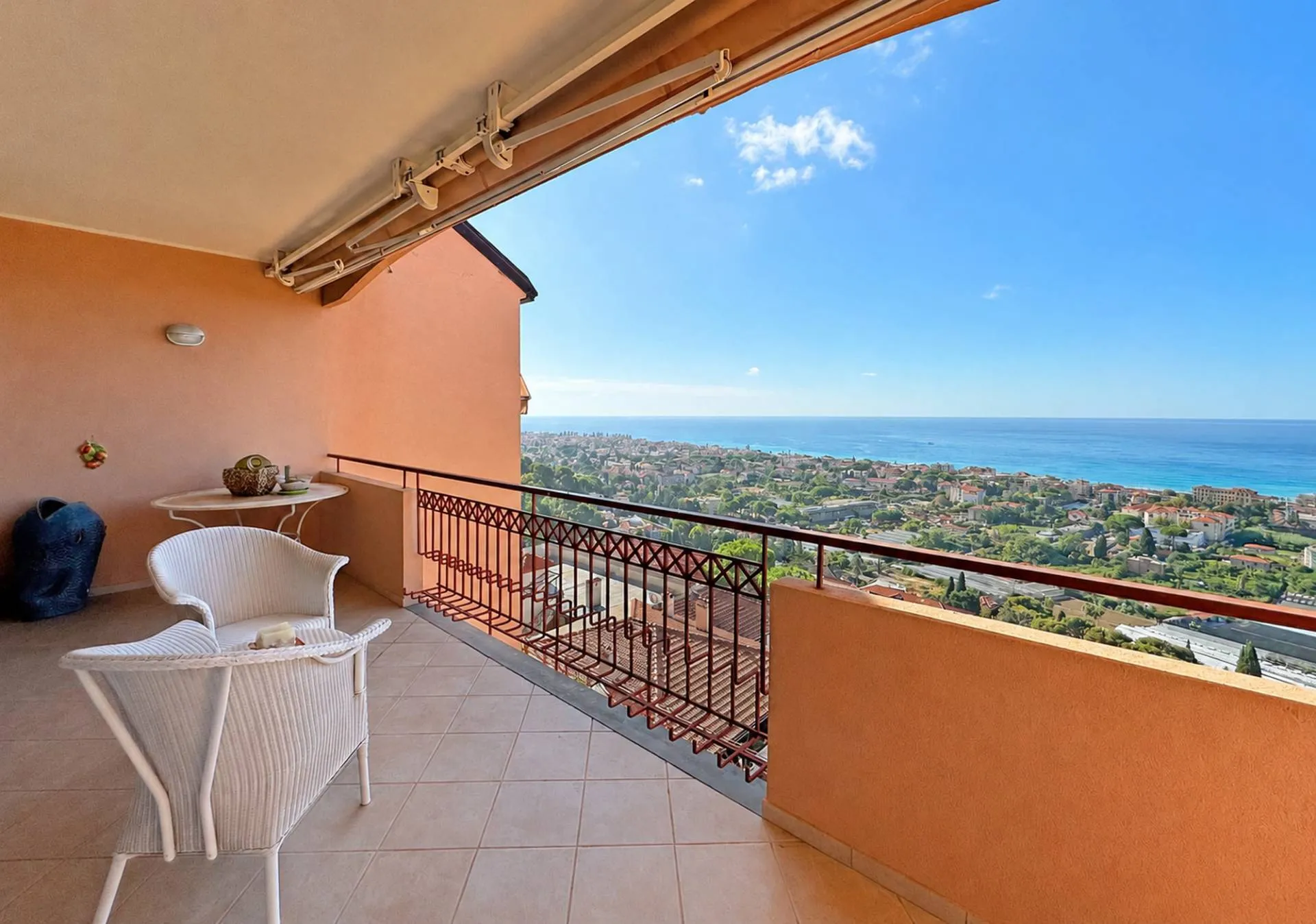 2 Bed Penthouse Apartment, Via Privata Bellavista, Vallecrosia — Photo 4 (Vallecrosia, Liguria)