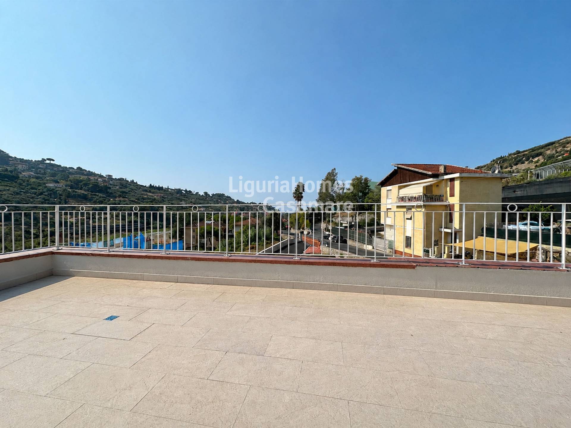 2 Bed Penthouse Apartment, Via Privata Bellavista, Vallecrosia — Photo 17 (Vallecrosia, Liguria)