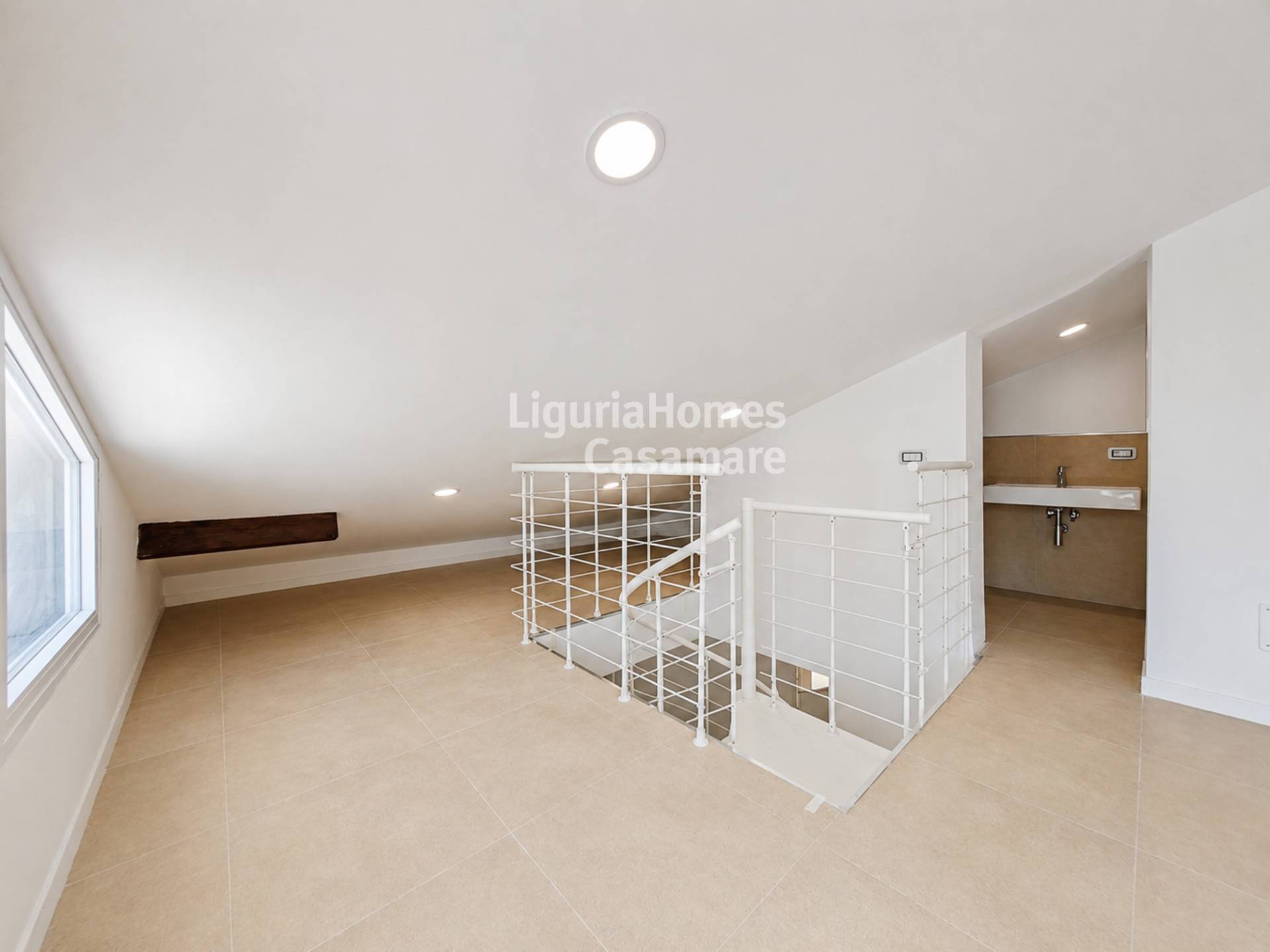 2 Bed Penthouse Apartment, Via Privata Bellavista, Vallecrosia — Photo 18 (Vallecrosia, Liguria)